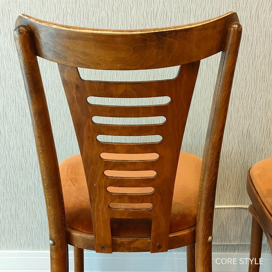 ビンテージ　ベントウッドチェア　ベルベット生地　ルーマニア製　2脚セット①