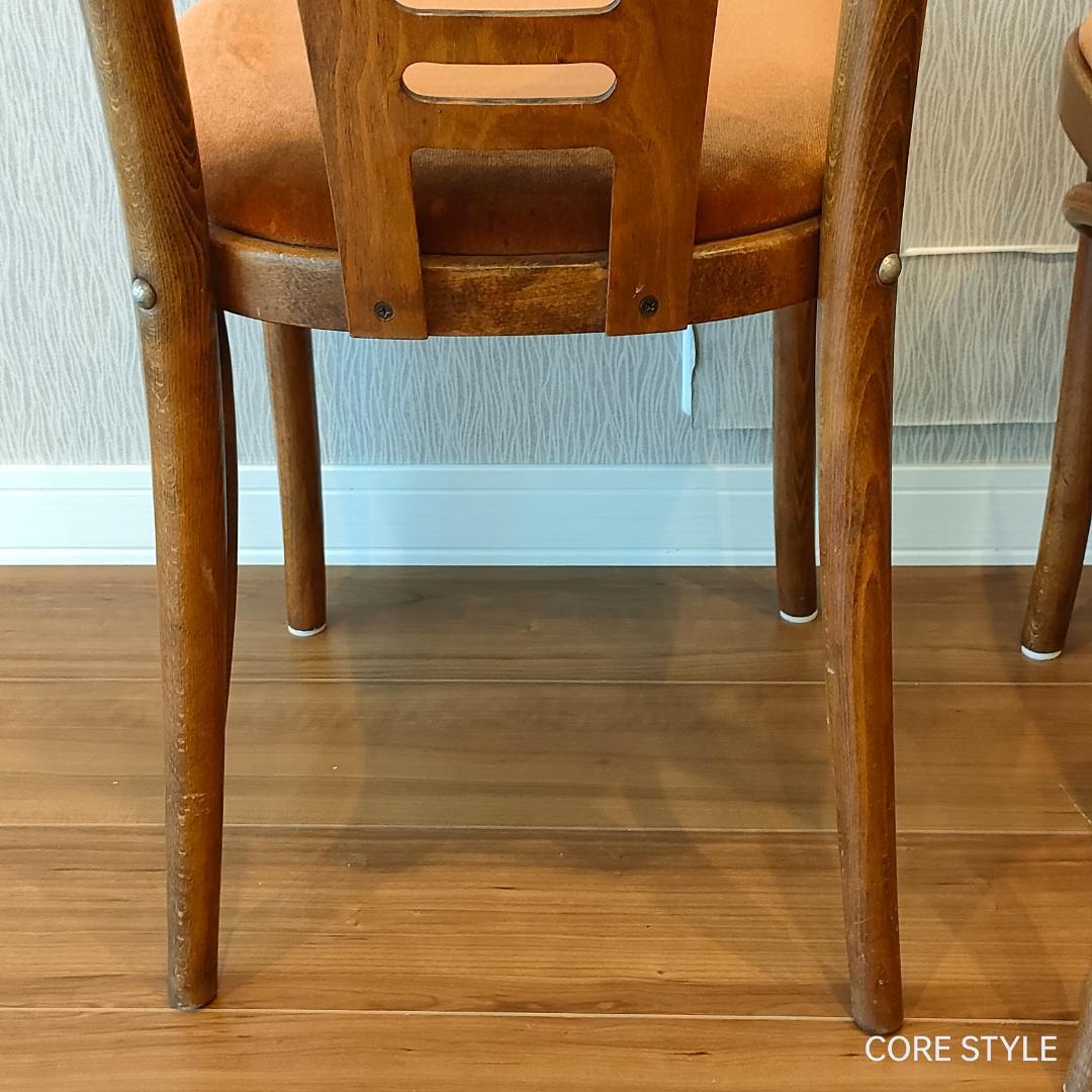 ビンテージ　ベントウッドチェア　ベルベット生地　ルーマニア製　2脚セット①