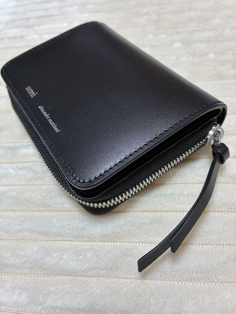 AMI PARIS ブラックレザー 二つ折り財布