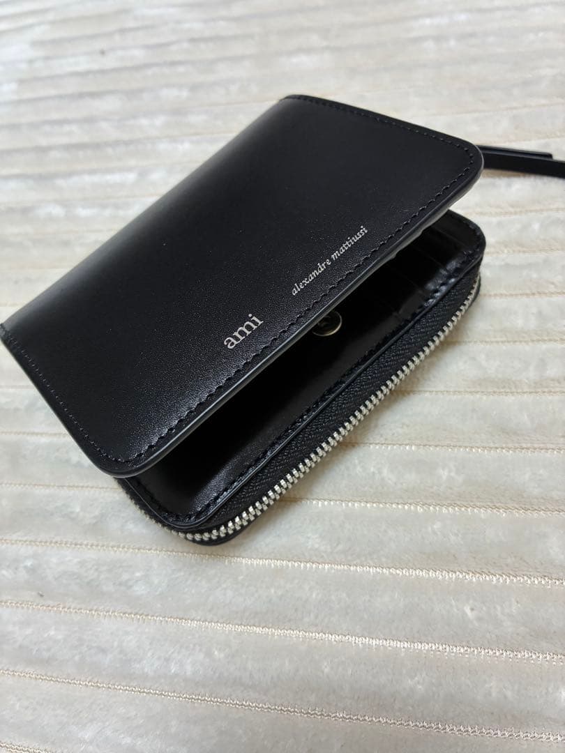 AMI PARIS ブラックレザー 二つ折り財布