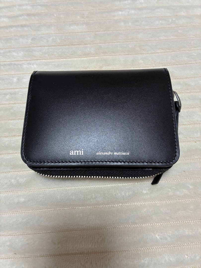 AMI PARIS ブラックレザー 二つ折り財布