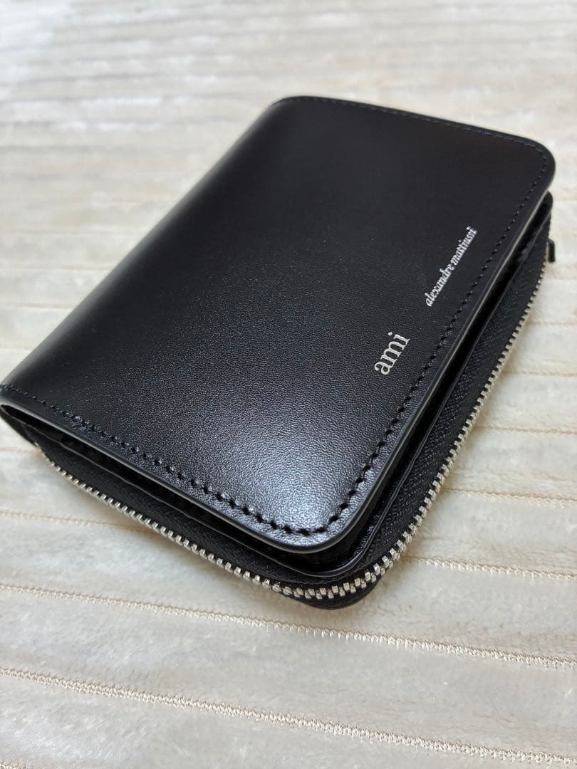 AMI PARIS ブラックレザー 二つ折り財布