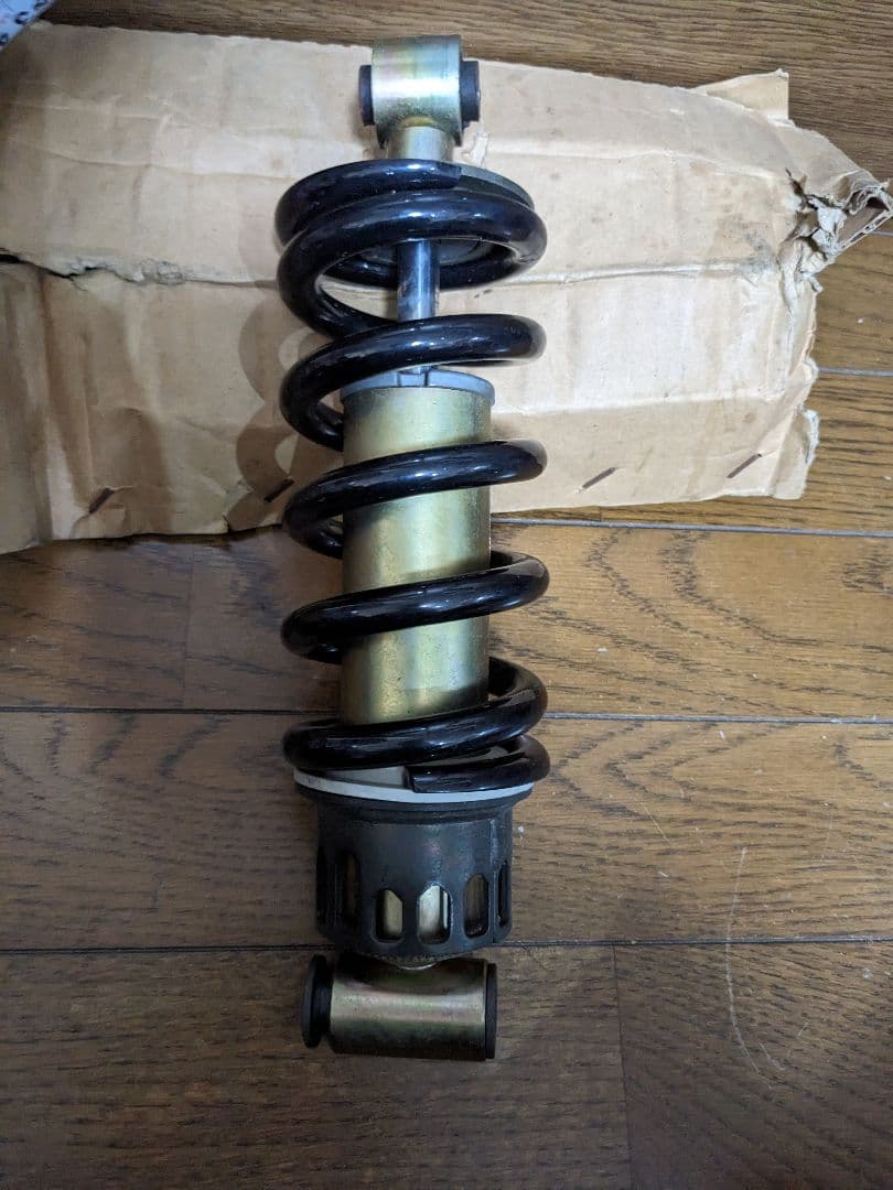 マ*ダ様 ドラッグスター400 リアサスペンション ヤマハ 純正品　未使用　19