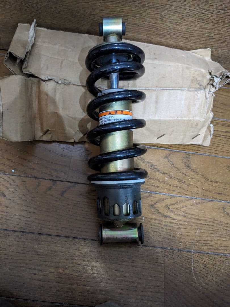 マ*ダ様 ドラッグスター400 リアサスペンション ヤマハ 純正品　未使用　19