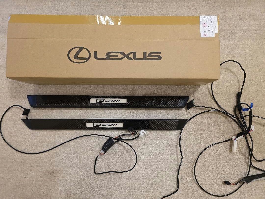 レクサスIS FSPORT Per ドライカーボン＋スカッフイルミネーション