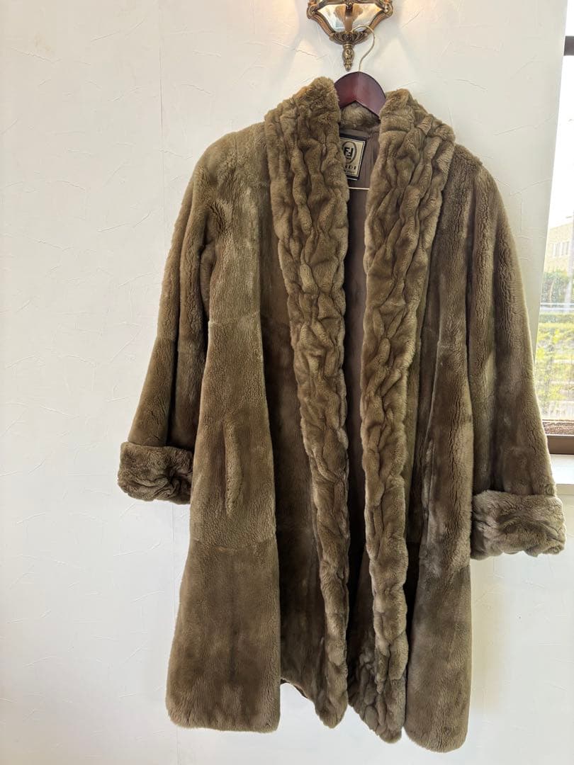 期間限定割引中‼️大幅お値下げしました‼️FENDI 希少khaki色ハーフコート