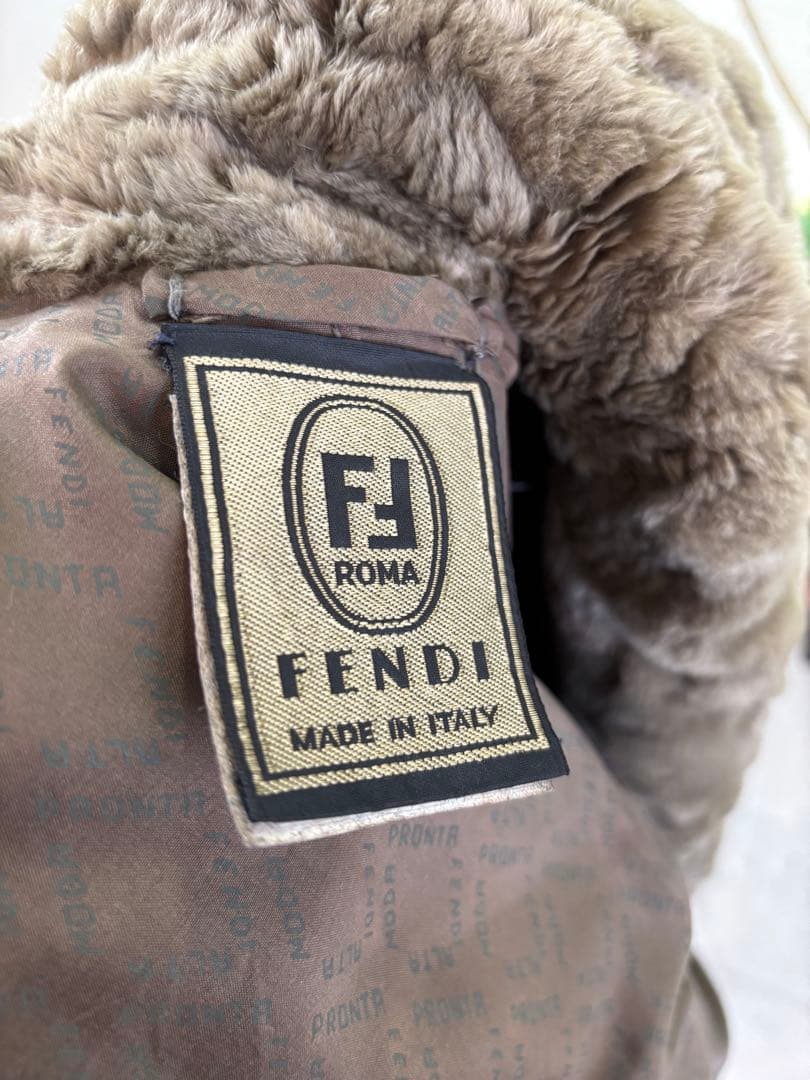期間限定割引中‼️大幅お値下げしました‼️FENDI 希少khaki色ハーフコート