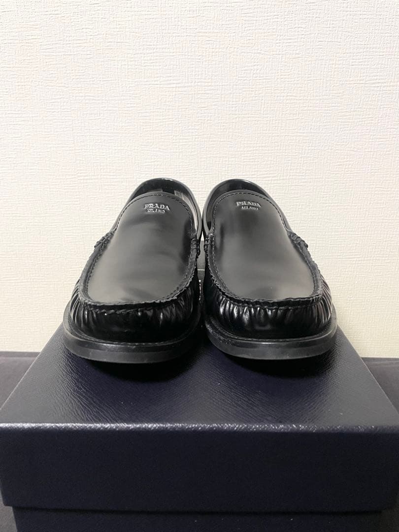 25AW PRADA ブラッシュドレザー ローファー
