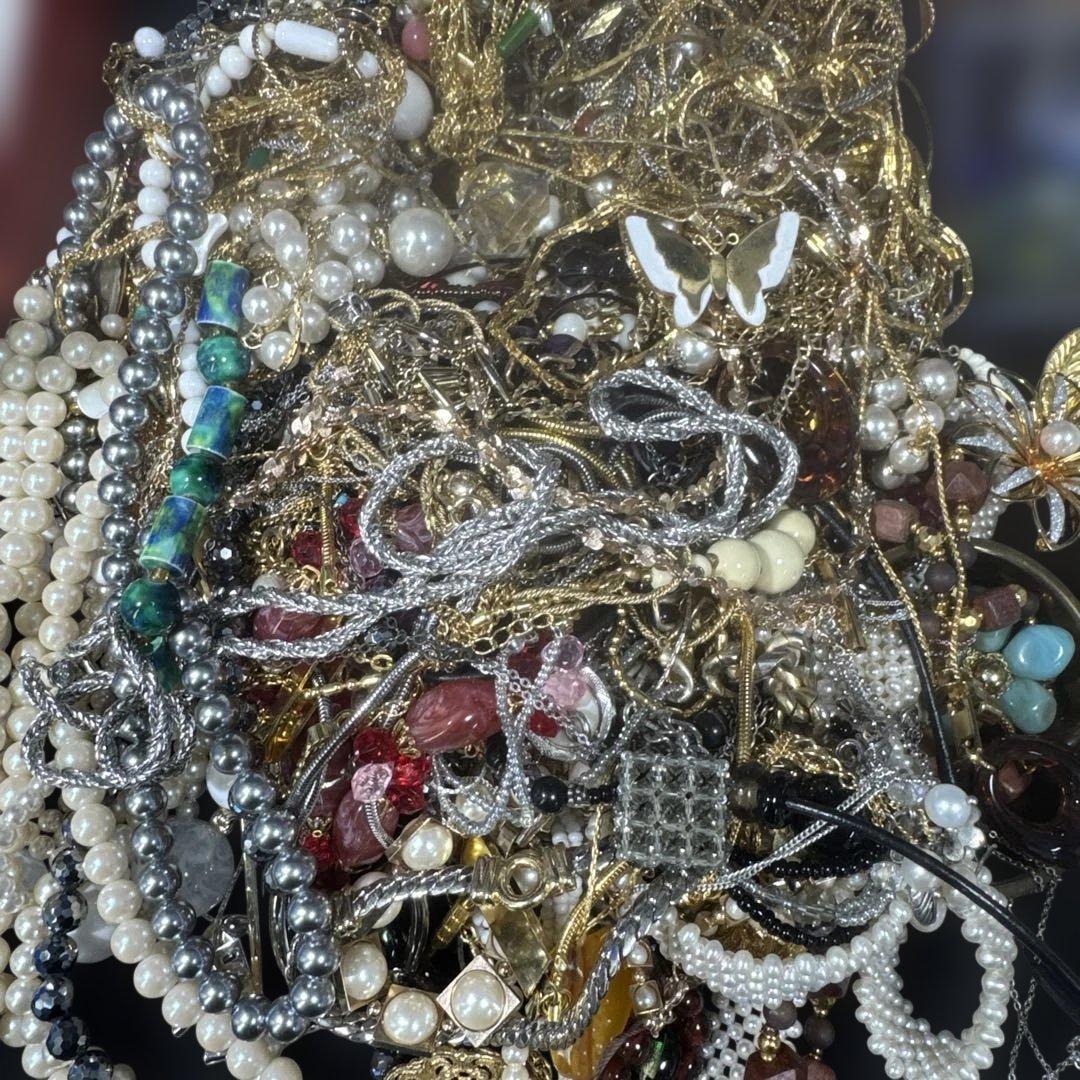 2955★レトロ　アクセサリーまとめ★3kg以上★ネックレス　ピアス　イヤリング