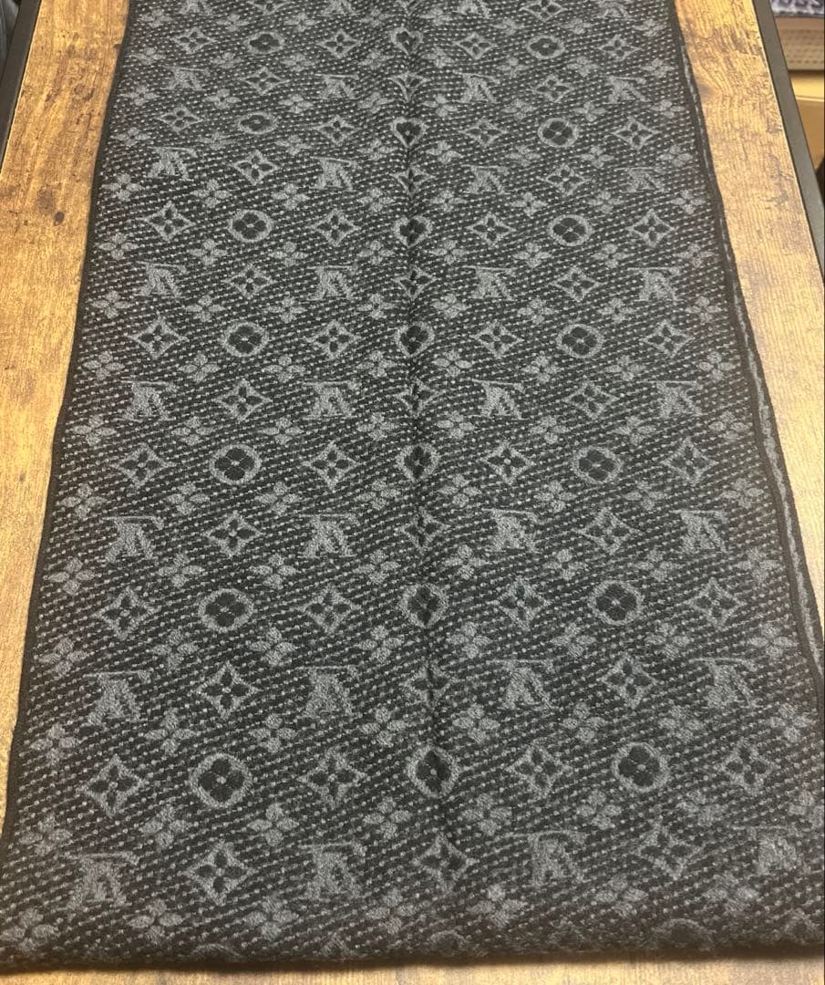 Louis Vuitton グレー マフラー 男女兼用