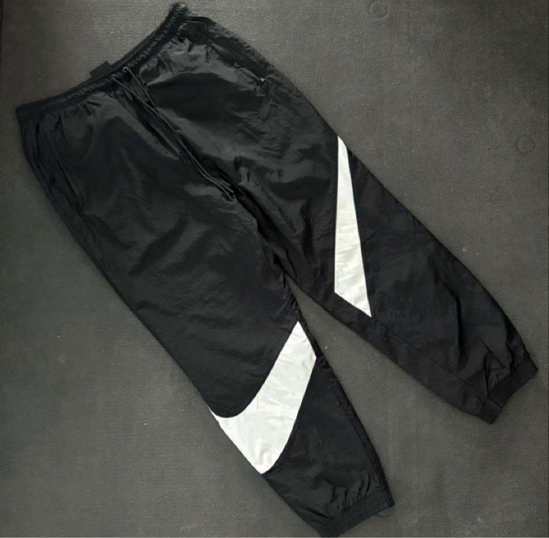 ☆新品タグ付☆ S NIKE ビッグスウッシュ ウーブンパンツ　ブラック　黒