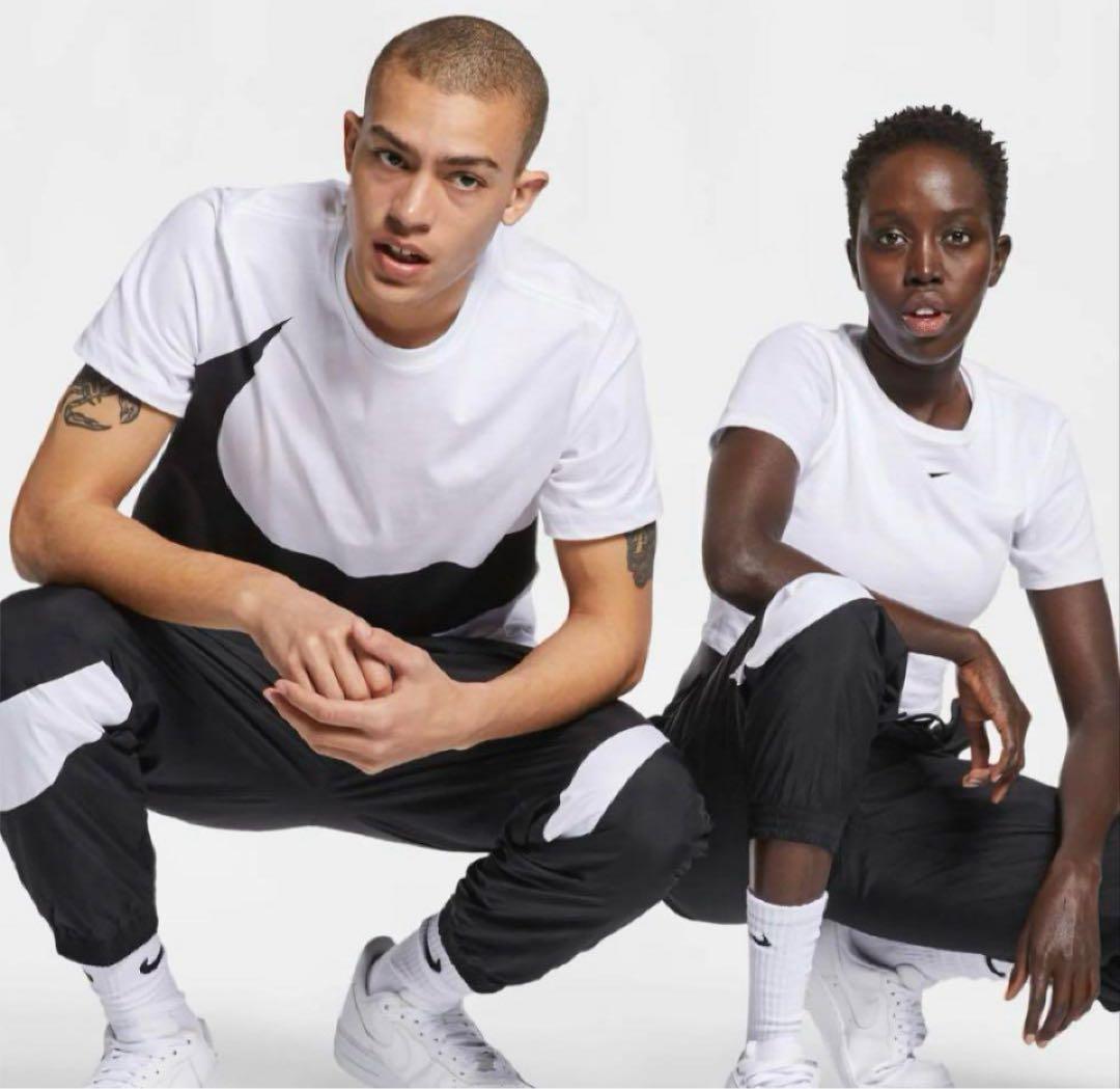 ☆新品タグ付☆ S NIKE ビッグスウッシュ ウーブンパンツ　ブラック　黒