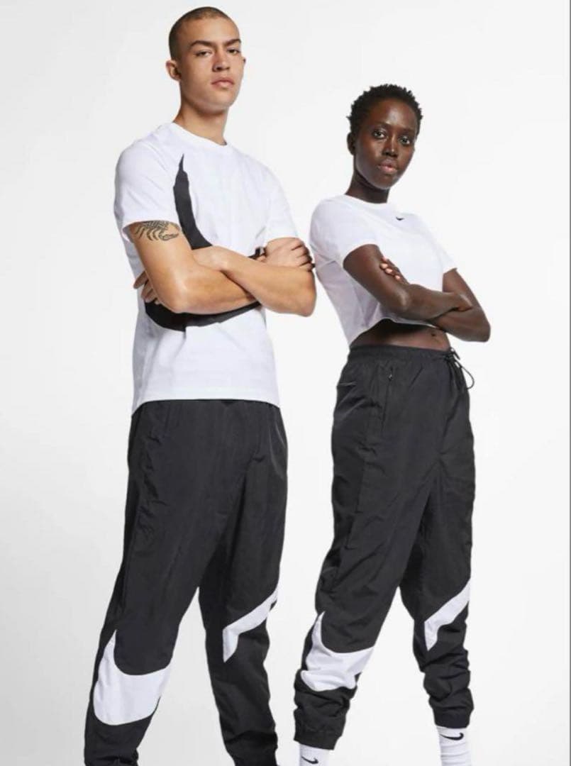 ☆新品タグ付☆ S NIKE ビッグスウッシュ ウーブンパンツ　ブラック　黒