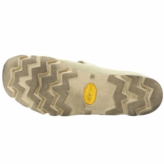 クラークス×ニードルス ワラビーBT ピースバックル メープルスエード ブーツ