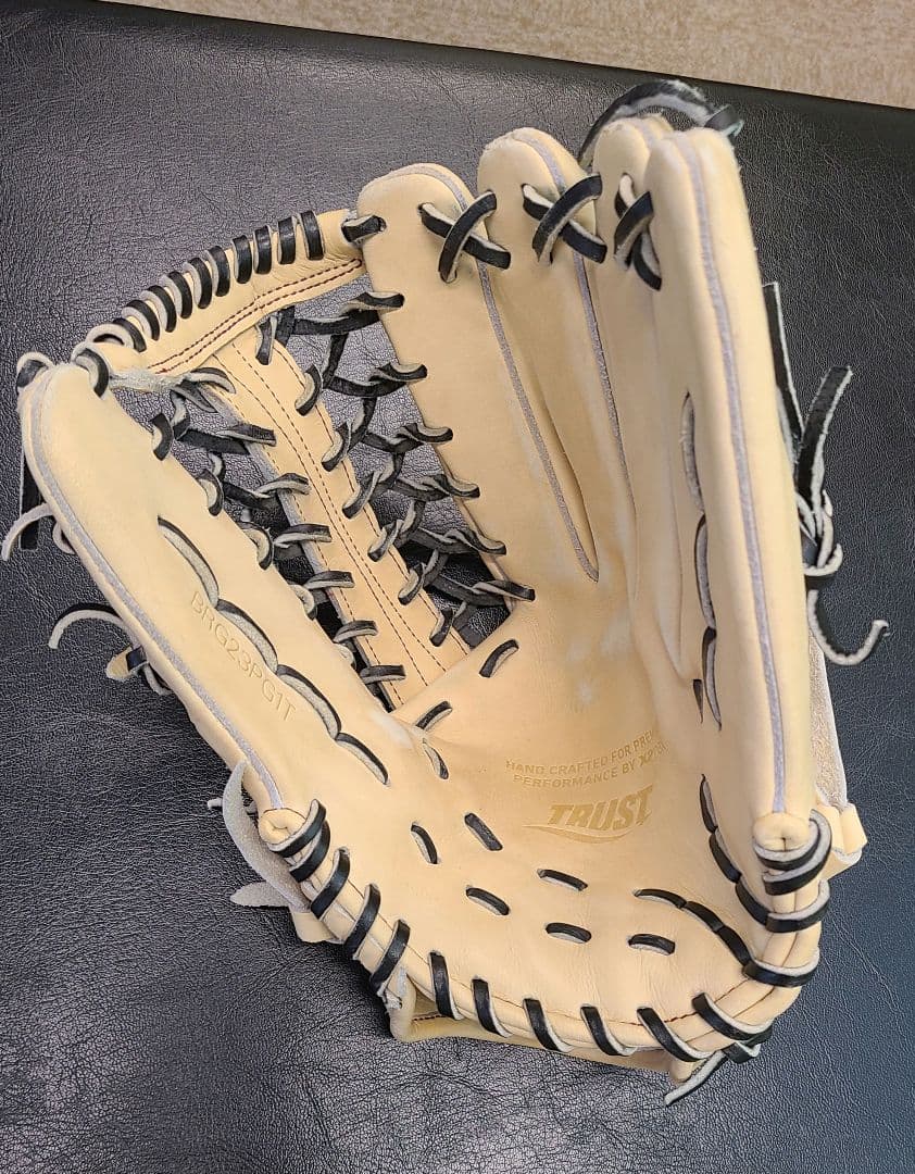 xanax TRUST 軟式グローブ ベージュ 収納袋付き　外野手　右投用