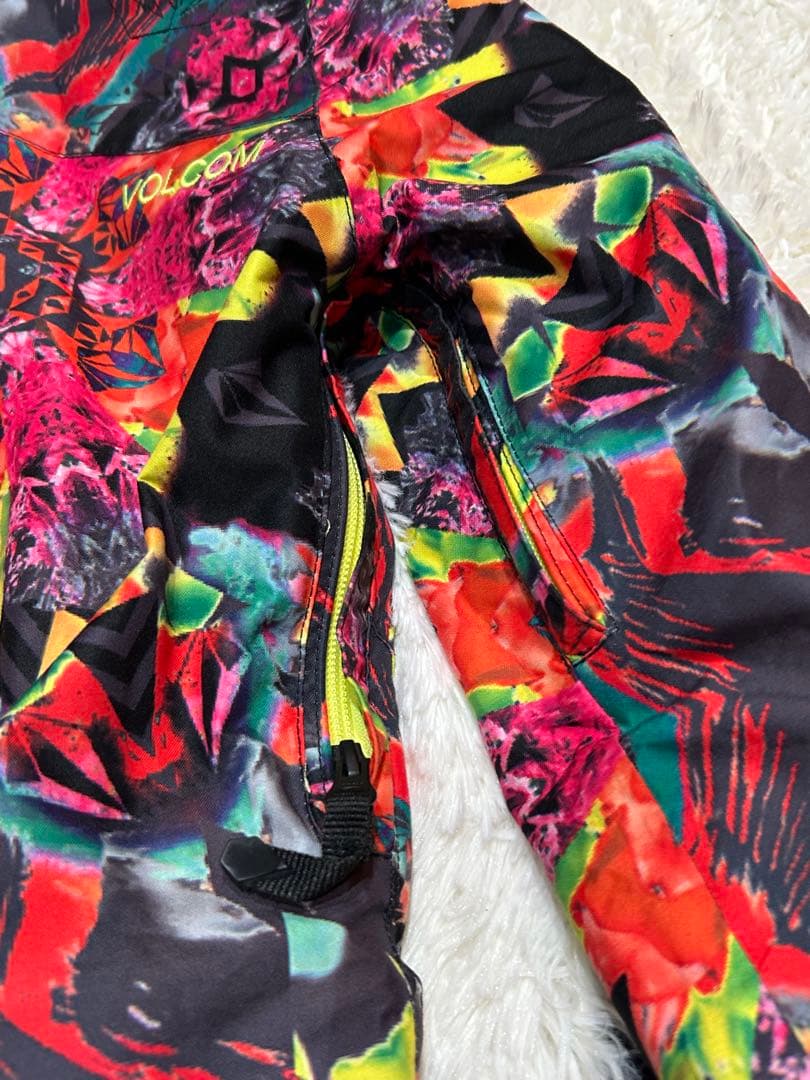極美品VOLCOMスノーボードウェアジャケットFREE INSULATED