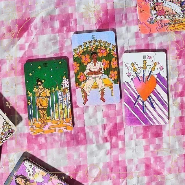 【正規品タロットカード】LGBTQ+の多様性を表現するポップで派手な海外タロット