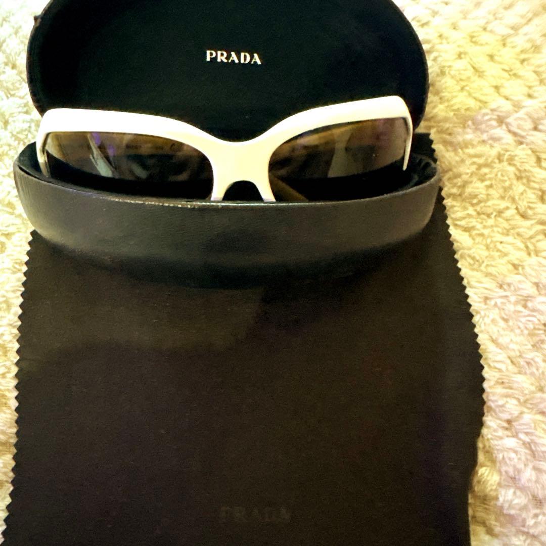【PRADA】バイカラーサングラス