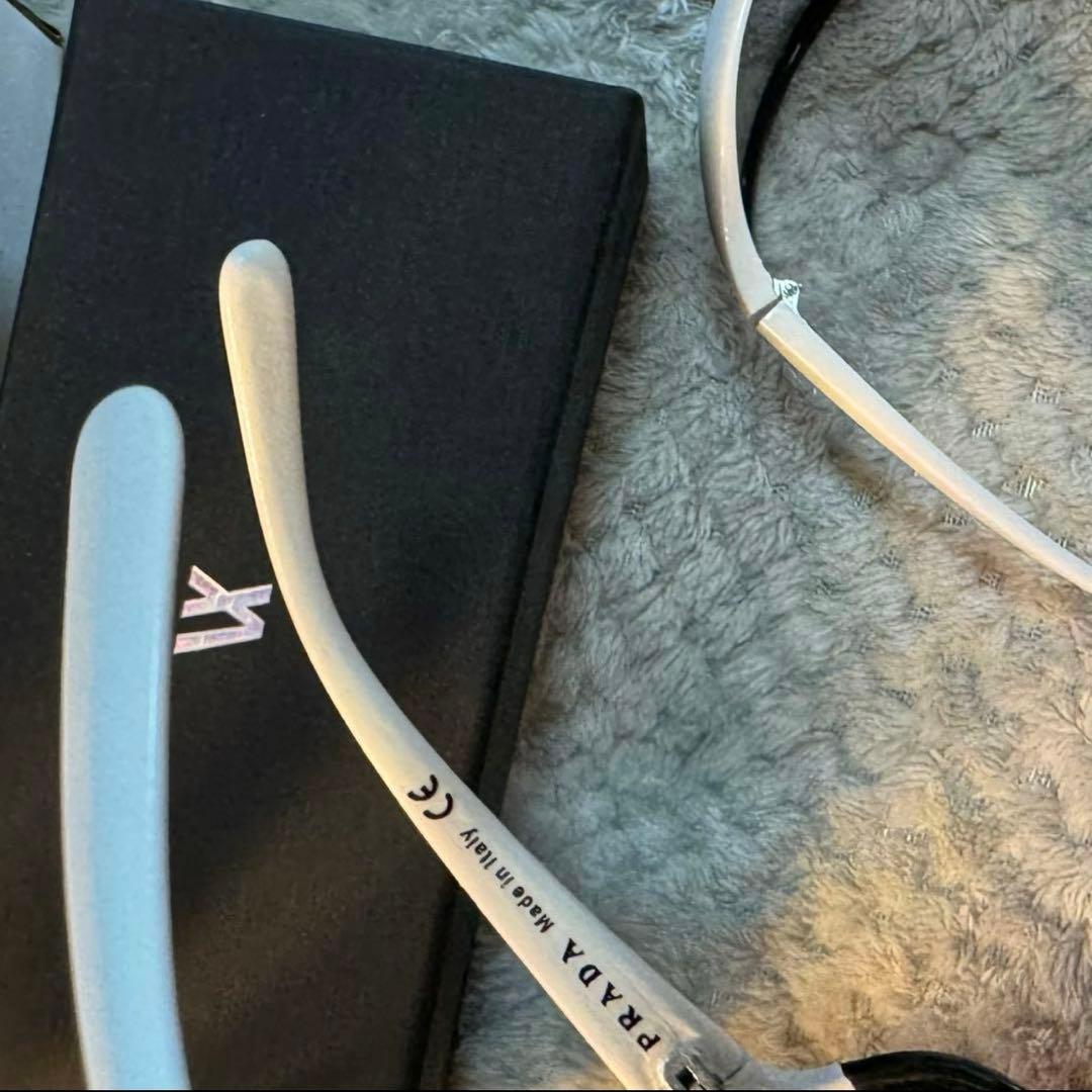 【PRADA】バイカラーサングラス