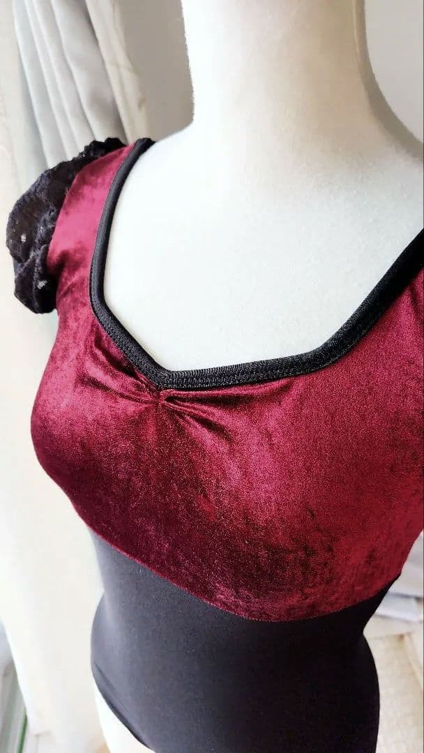 S～M/深いワインレッドクラッシュベロアとレースが高級感を醸し出す娘役レオタード