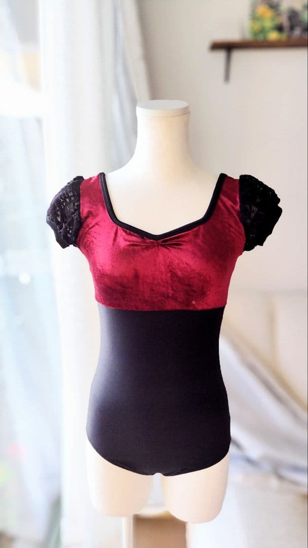 S～M/深いワインレッドクラッシュベロアとレースが高級感を醸し出す娘役レオタード