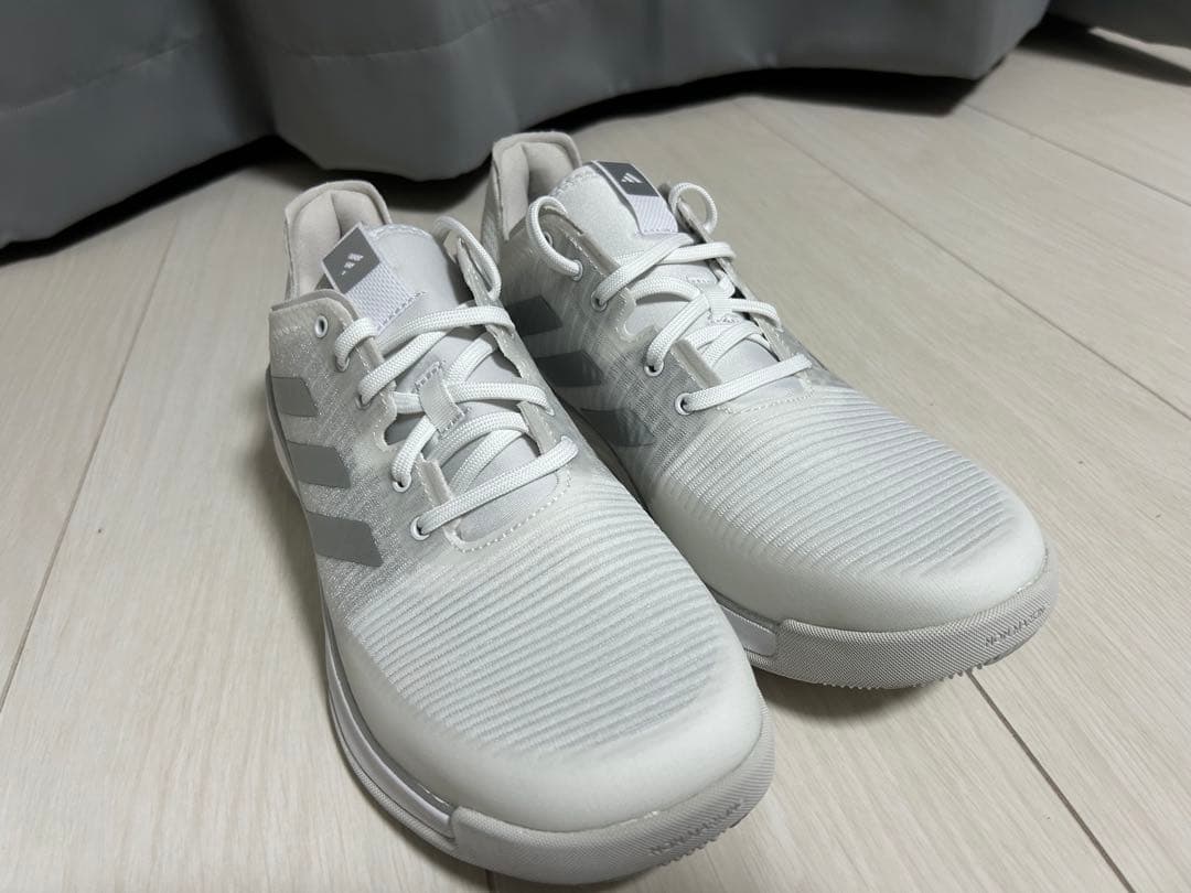 adidas バレーボールシューズ ホワイト