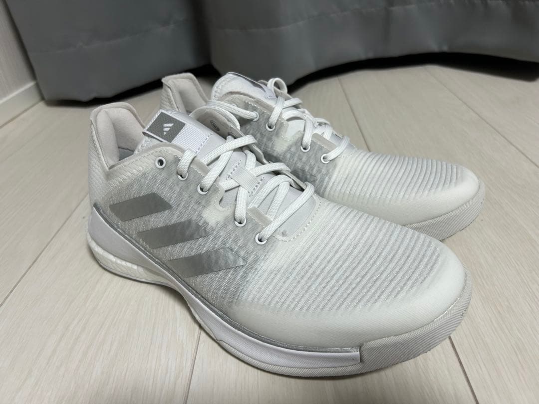 adidas バレーボールシューズ ホワイト