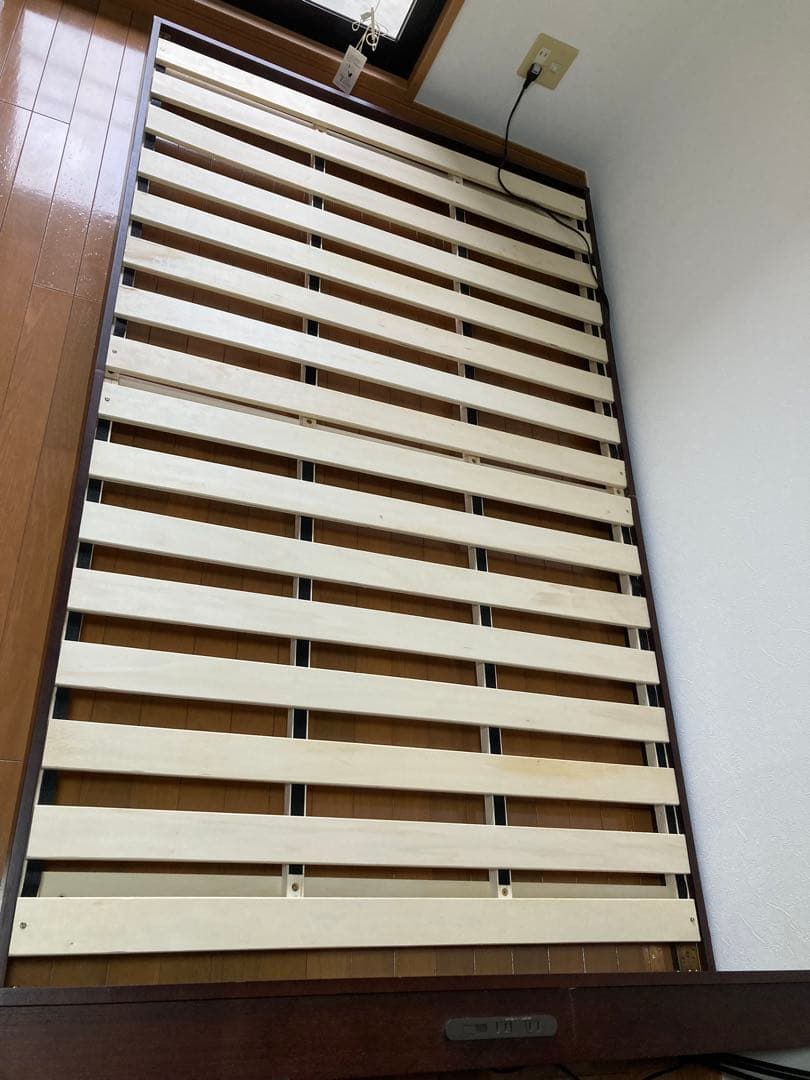 【送料込み】すのこベッドフレーム セミダブルUSBポート付き