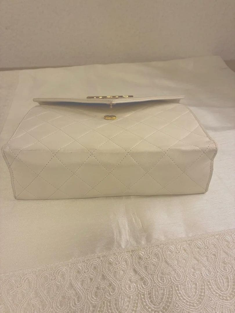 CHANEL（シャネル）のヴィンテージショルダーバッグ、ホワイトラムスキン