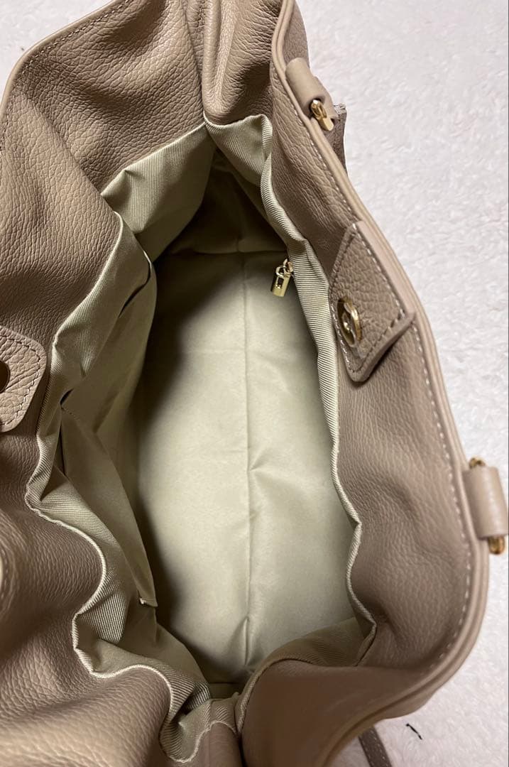 【新品未使用】MILOS ミロス 金具付きトートバック ベージュ NOBLE