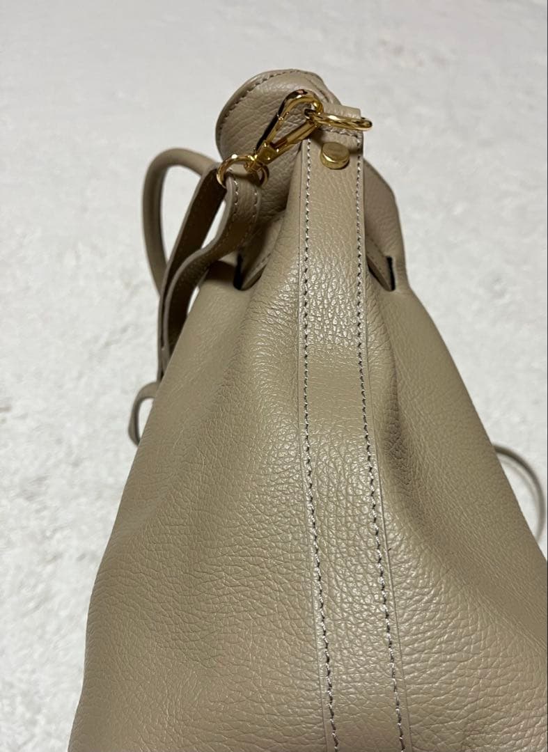 【新品未使用】MILOS ミロス 金具付きトートバック ベージュ NOBLE