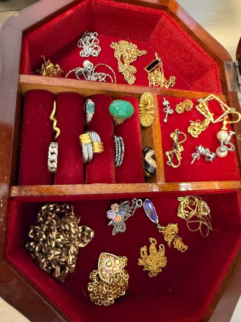 こ*ー様 アクセサリー　遺品整理