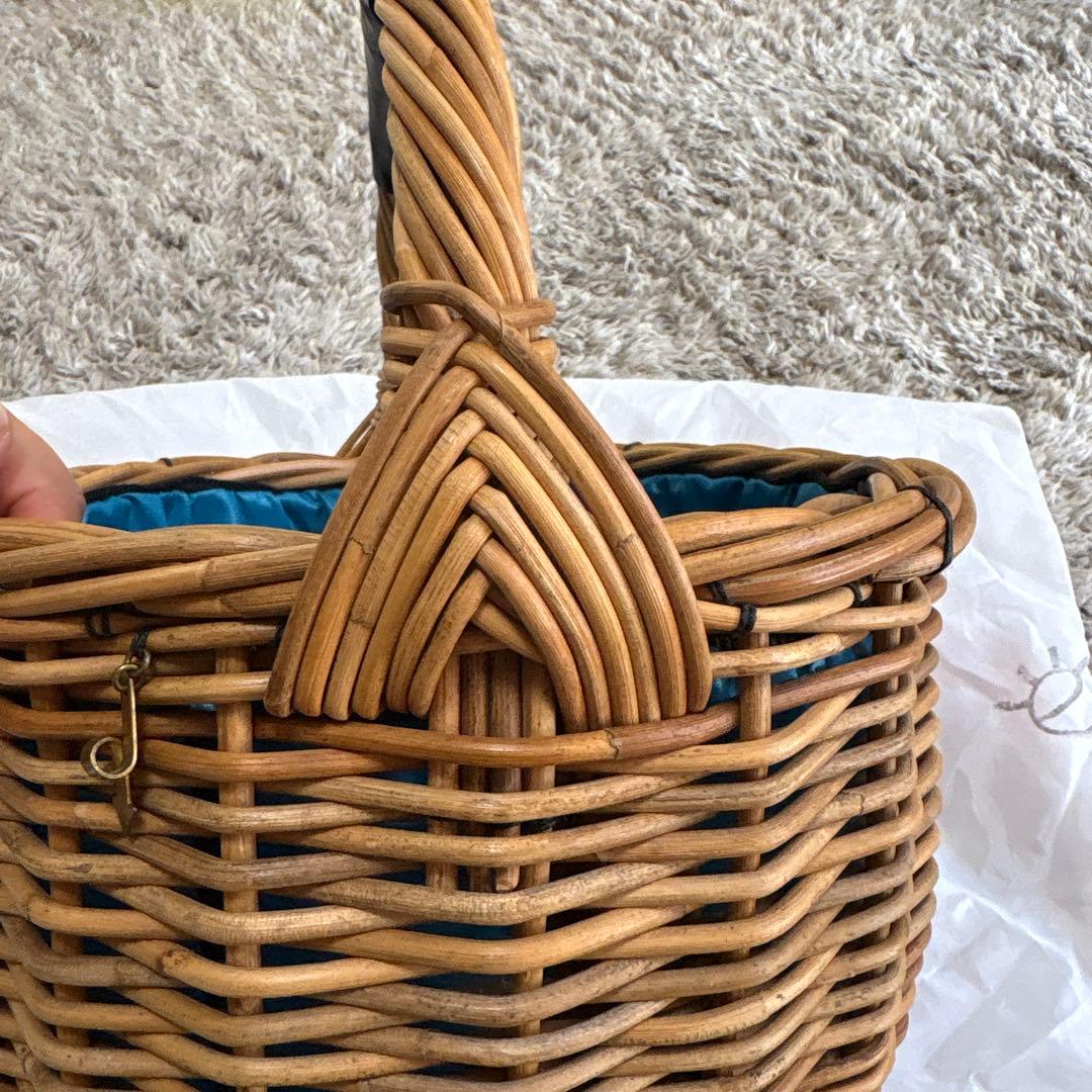 新品　エバゴス　籐製バスケット 青色内布