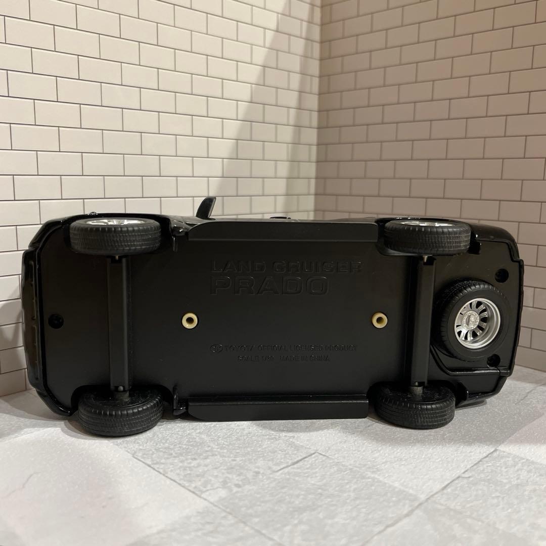 トヨタ　ランドクルーザープラド　カラーサンプル　ミニカー　1/30 ブラック