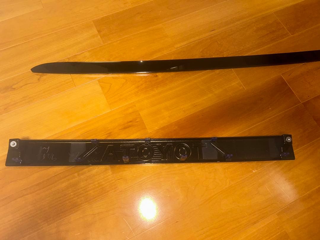 純正部品ランクル250ZX用ボンネットフードモール