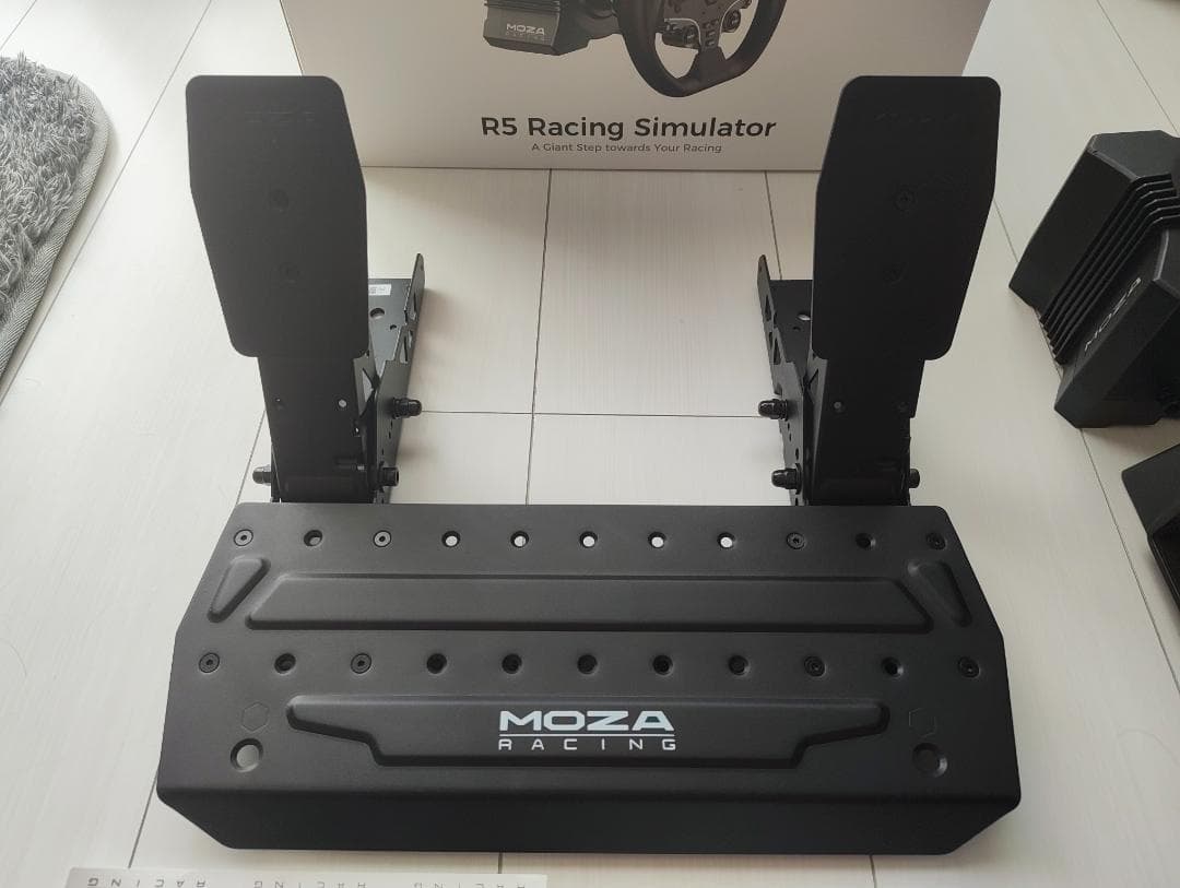 MOZA R5 バンドル（ハンコン・ペダル2点セット）