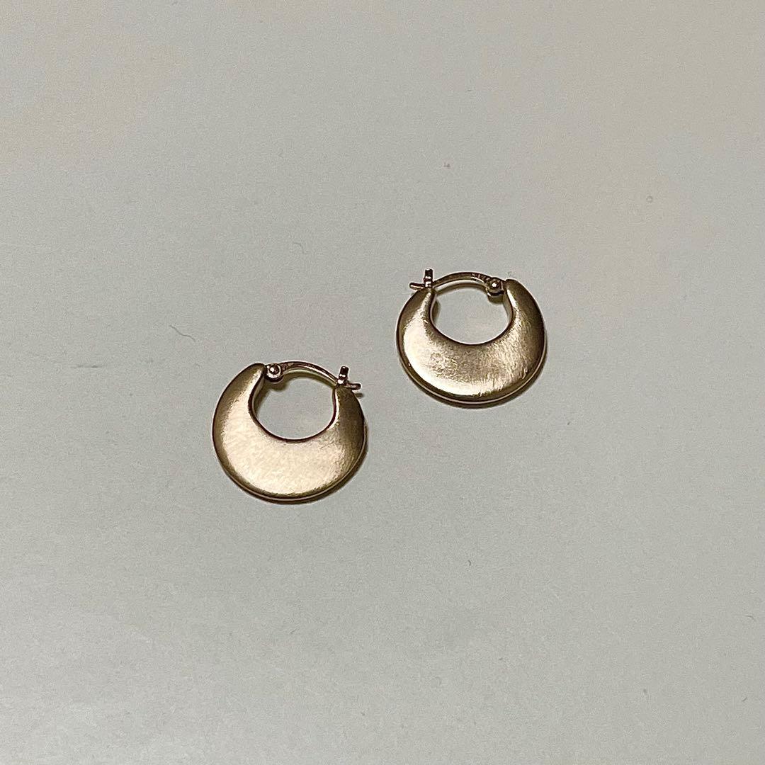 ete ロウ ラウンドプレート ピアス