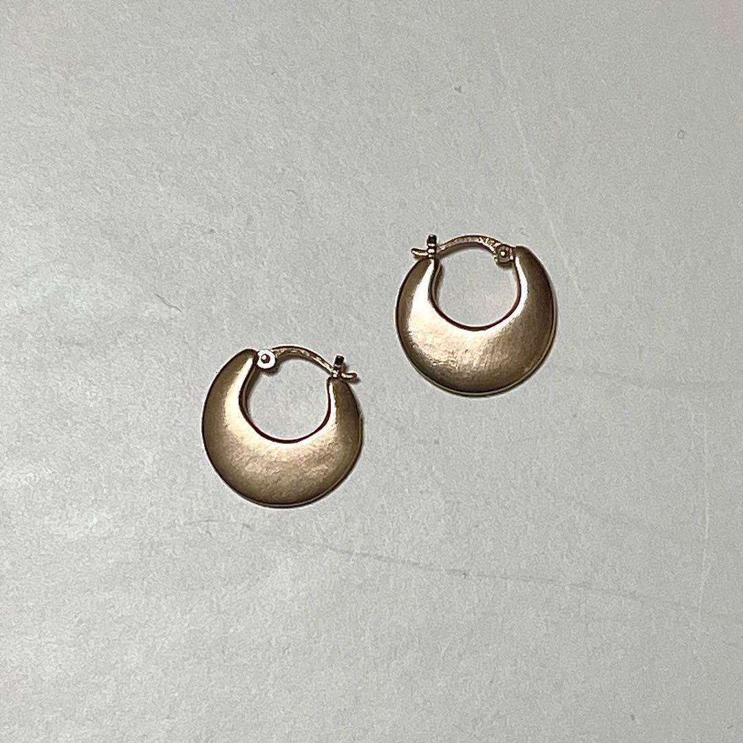 ete ロウ ラウンドプレート ピアス