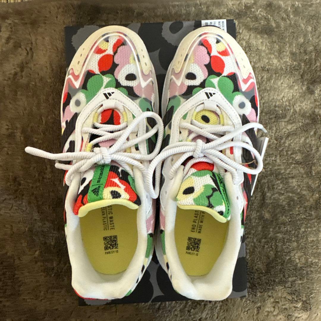 adidas マリメッコ　コラボ スニーカー　24cm