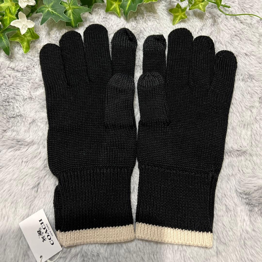 【新品未使用】【COACH】携帯操作可能！★ニット手袋★可愛いロゴプレート★黒★