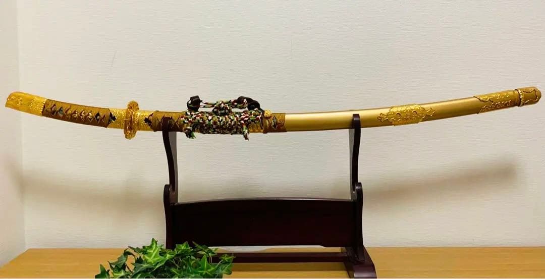 【特選模造刀/金彩拵】日本刀 太刀 超超薄刃 美しい刃文 儀礼 儀式 威光 樋入