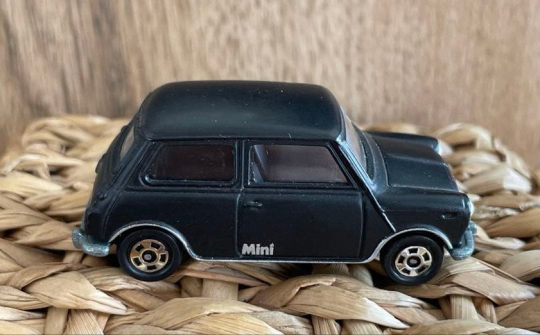 〈トミカ〉F8 ミニクーパー 丸栄特注 艶消黒 (日本製)