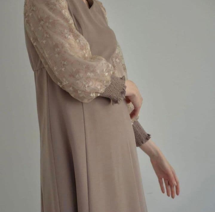 ANDRESD アンドレスド スリーブエンブロイダリードレス ベージュS