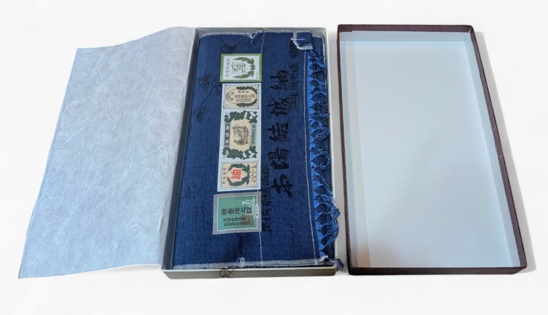 ヨ*コ様 結城紬(藍地花唐草文縦流れ)絹100%,検査証,産地表示有,未使用品