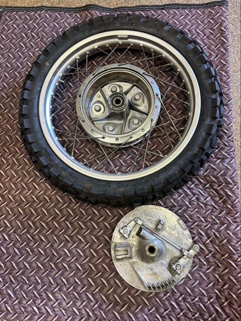 SR400 フロントホイール　ブロックタイヤ付き