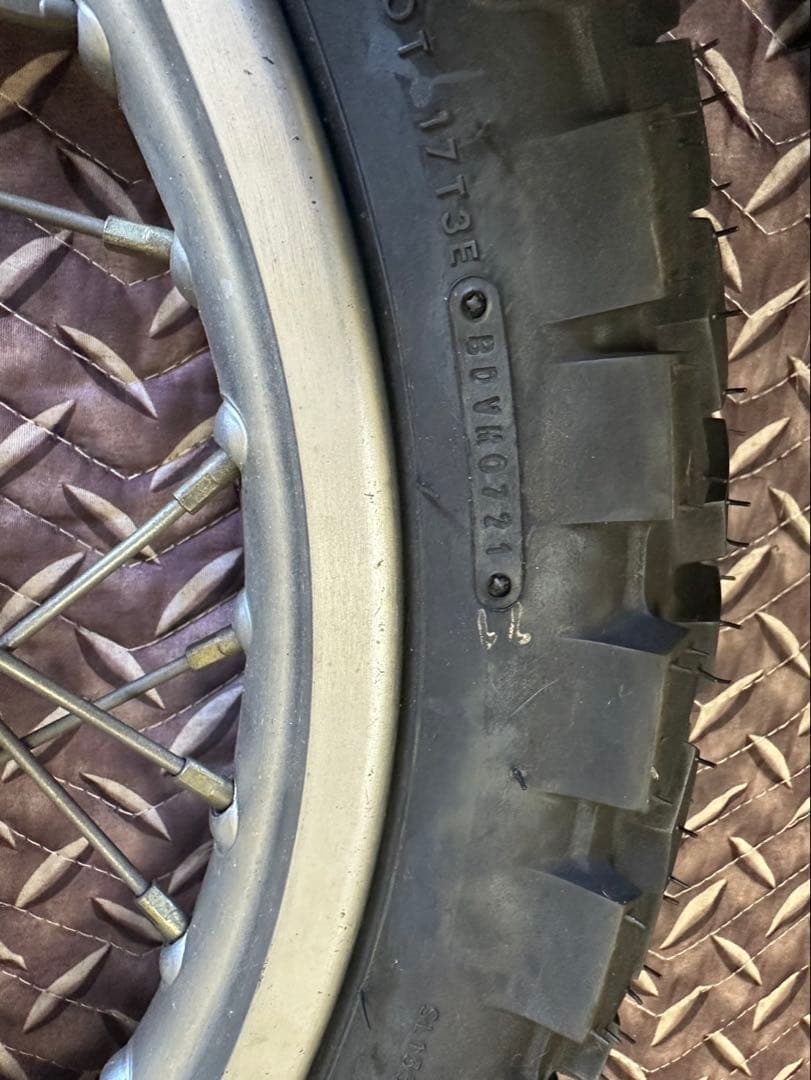 SR400 フロントホイール　ブロックタイヤ付き