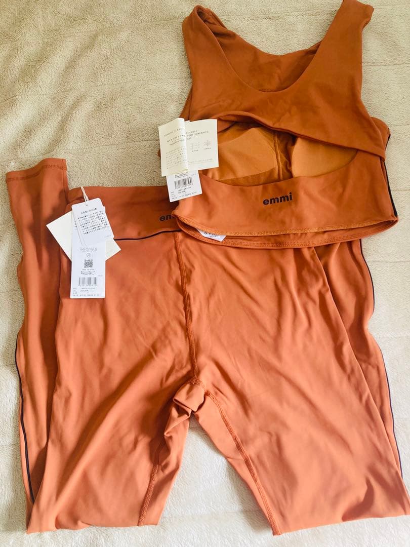 [エミ] YOGA サステナレッチブラトップ　レギンス 新品未使用　1