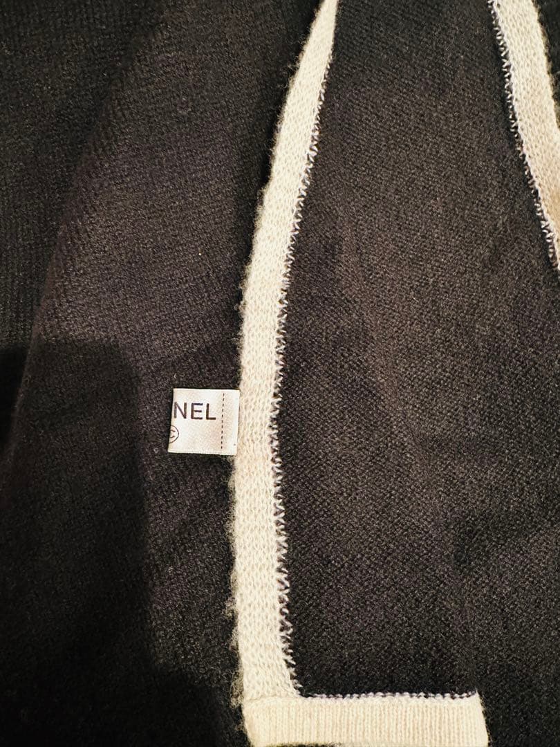 CHANEL 黒色カシミヤ100%マフラー ホワイトストライプ