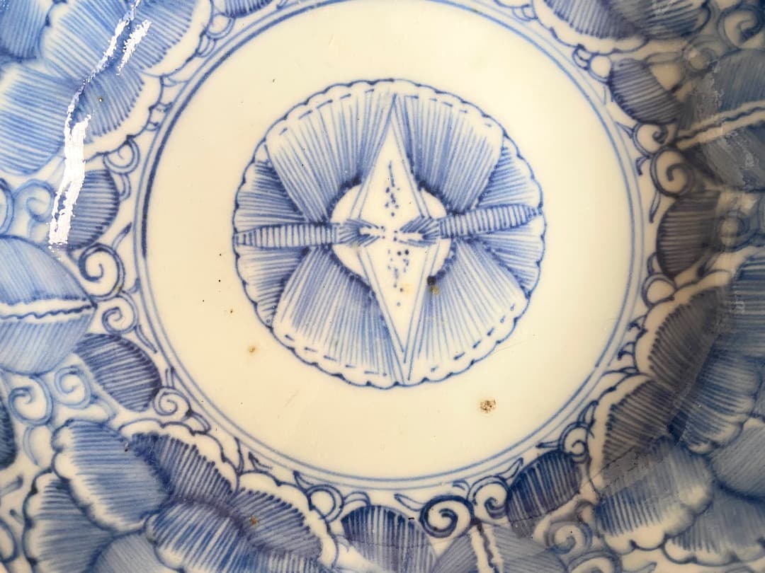 ゆりかもめ能登蔵出し 古伊万里 染付 線描花文 輪花皿 3客