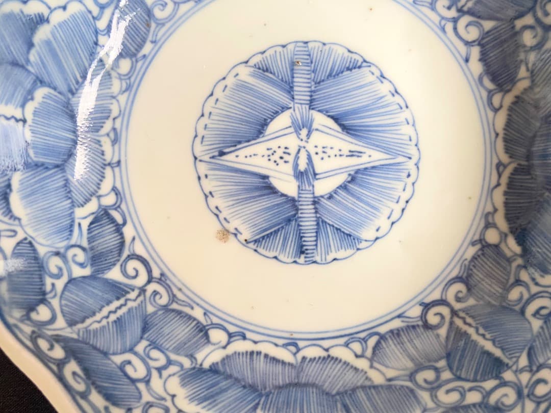 ゆりかもめ能登蔵出し 古伊万里 染付 線描花文 輪花皿 3客